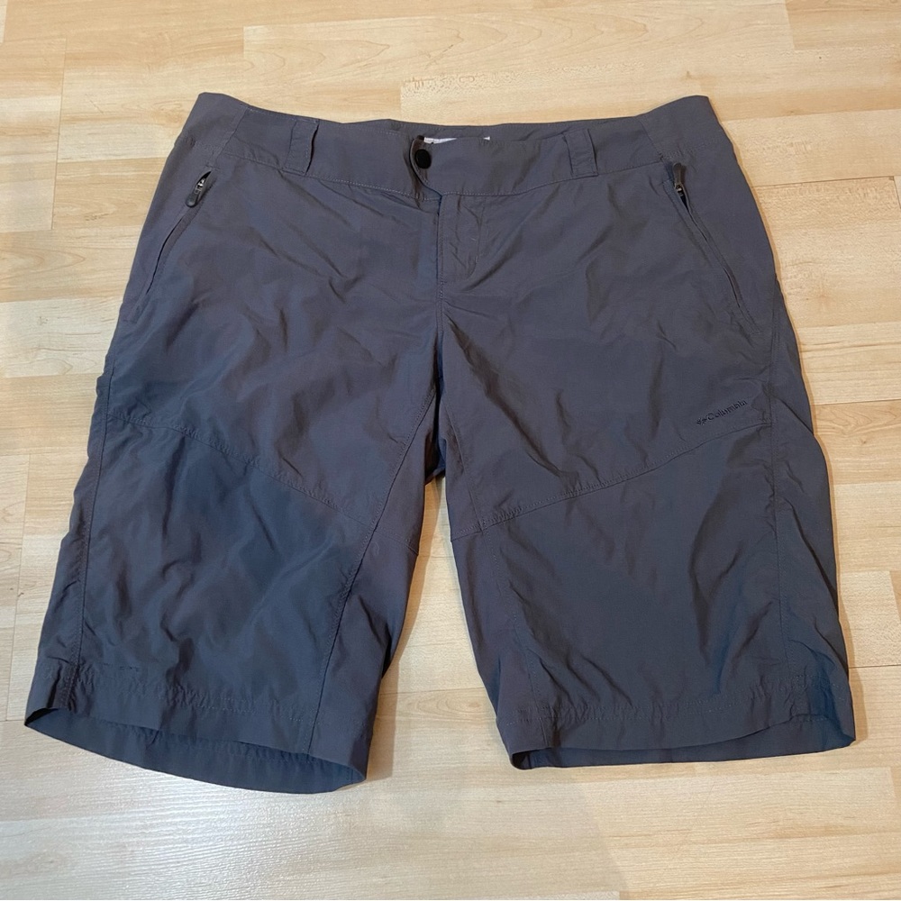 Columbia women’s grey lightweight shorts in size 12